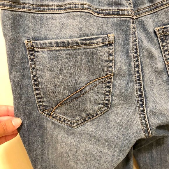 Light colored skinny jeans modern style size 4 - Picture 3 of 3